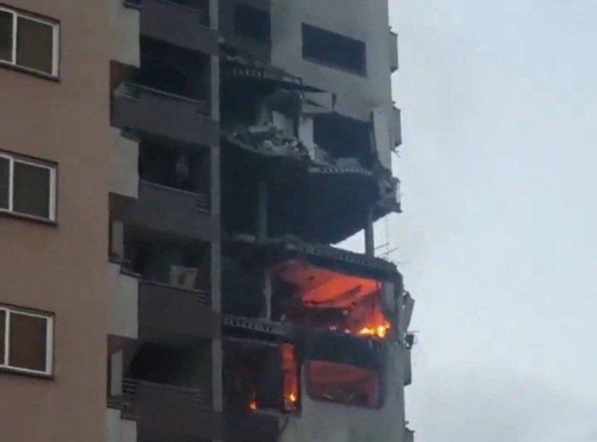 刚刚接任一个月，伊朗军方一把手突遭暗杀，家中煤气爆炸生死未卜