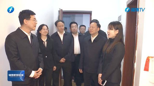 受省委委托，省长陪送援藏干部进藏