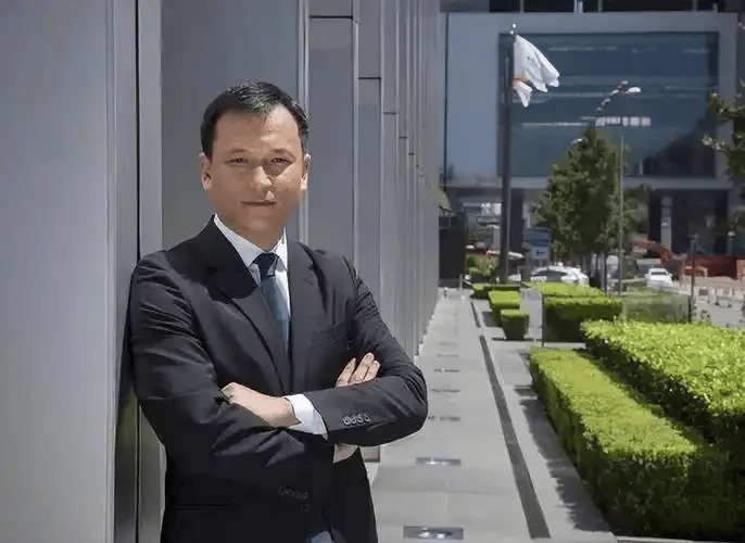 黎辉，正式坐镇瑞幸