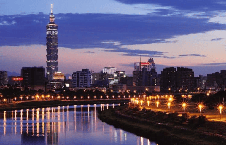 特朗普点名，赖清德低头了，民进党忙着内斗，“限陆令”升级