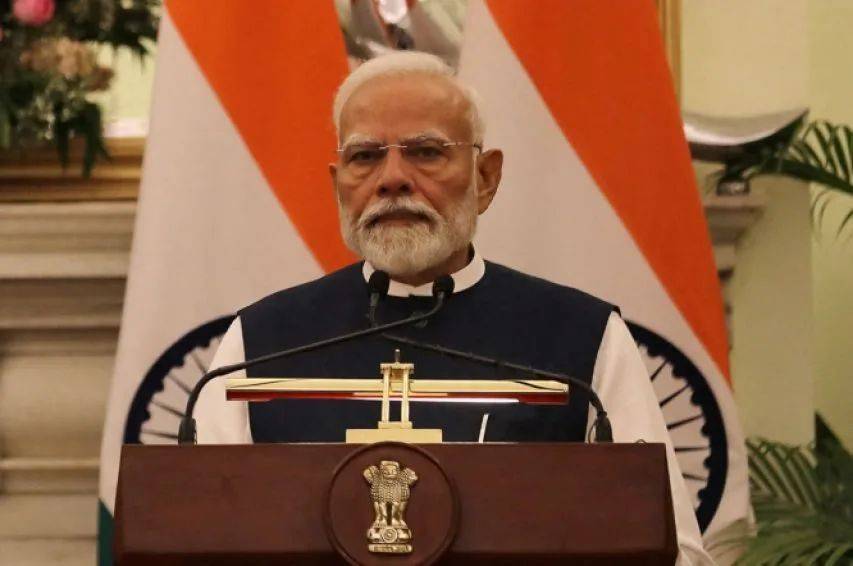 莫迪突遭晴天霹雳！印度陷入四面楚歌，外资净流入下降98%，特朗普对印度加征关税50%