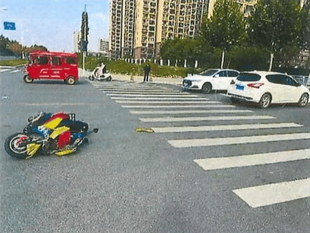 电动车“身份”困局：老人骑96.8公斤电动车被撞后身亡，司机获刑，超标电动车该算机动车么？