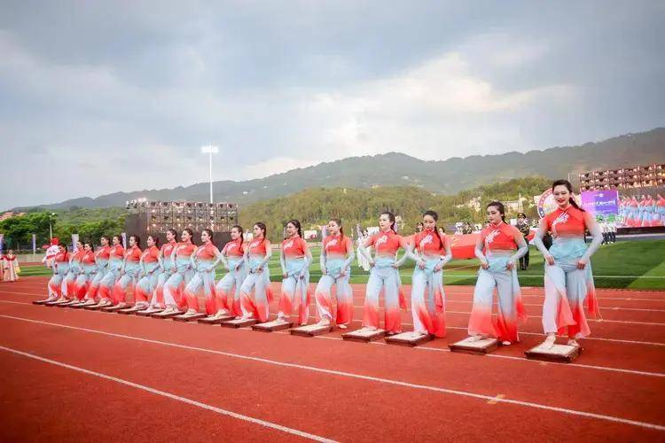 茅台集团第十一届职工运动会暨茅台酒股份公司第一届职工运动会开幕