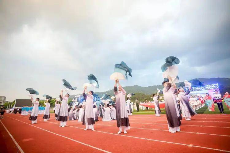 茅台集团第十一届职工运动会暨茅台酒股份公司第一届职工运动会开幕