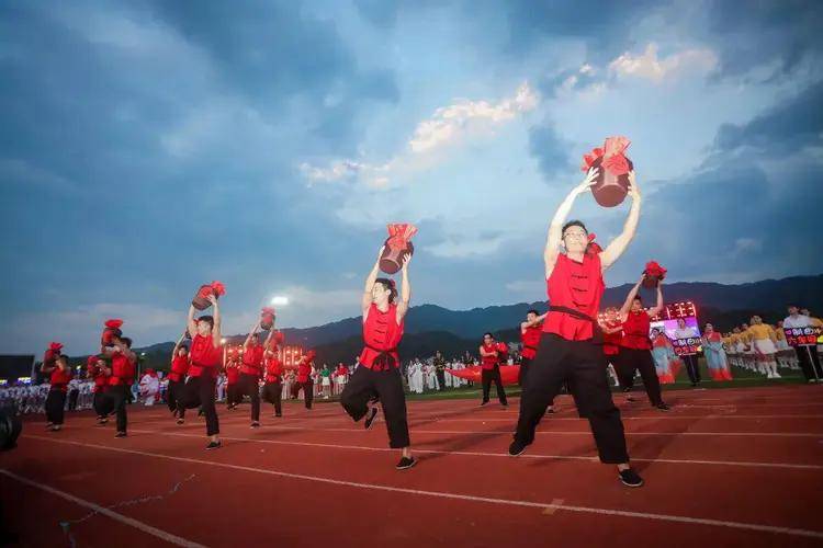 茅台集团第十一届职工运动会暨茅台酒股份公司第一届职工运动会开幕