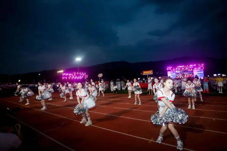 茅台集团第十一届职工运动会暨茅台酒股份公司第一届职工运动会开幕