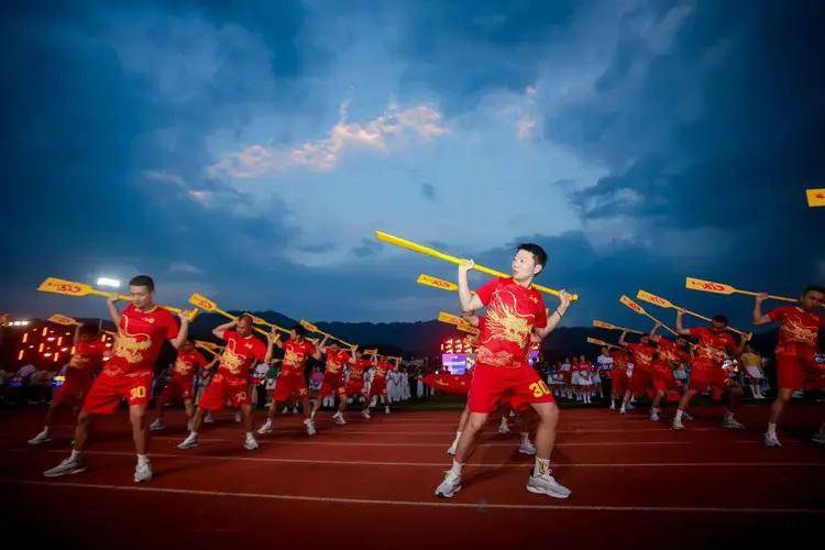 茅台集团第十一届职工运动会暨茅台酒股份公司第一届职工运动会开幕