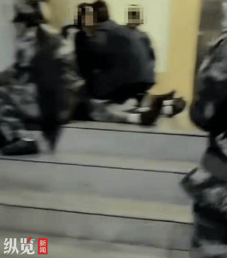 云南一职业学院室内军训致17人缺氧被救护车拉走？校方否认