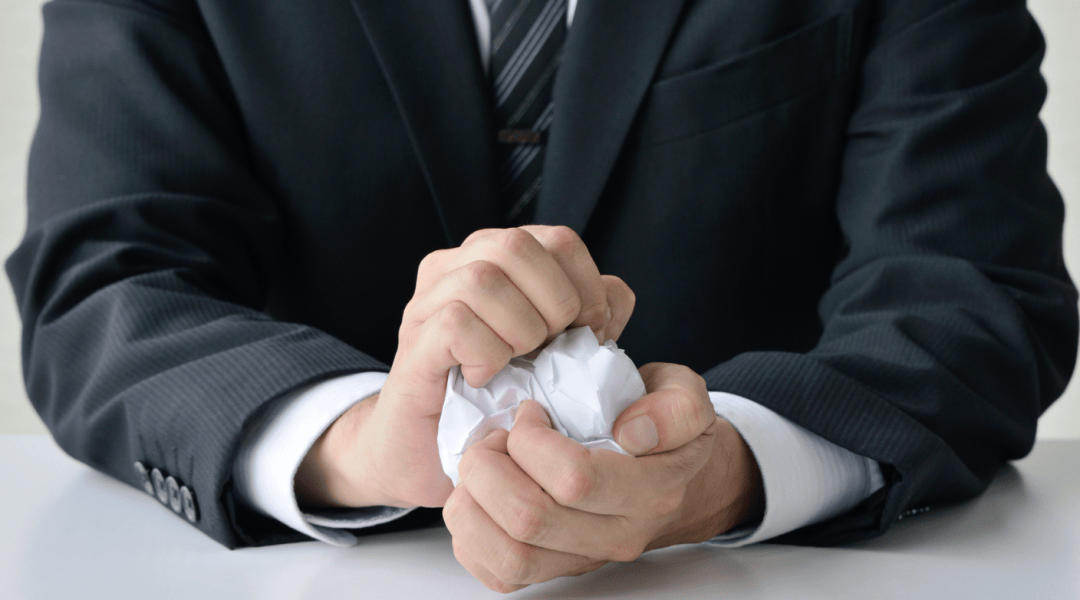 月薪从7300元降至4300元！员工不服调岗被辞退，索赔21万元！法院判了→