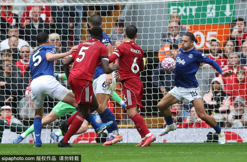 利物浦主帅怒斥红牌争议，前锋缺阵水晶宫战役悬念陡增！