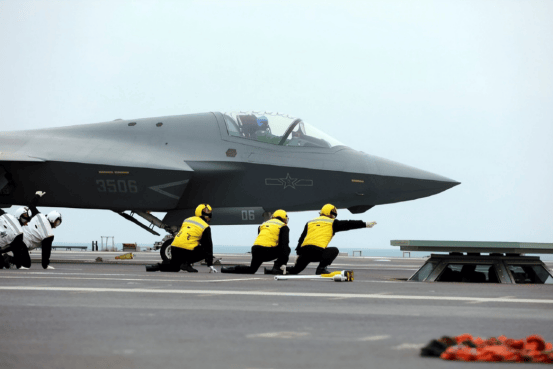 福建舰“无烟”弹射歼35，美国人念叨两件事，印度和日本同样感受到了巨大的压力