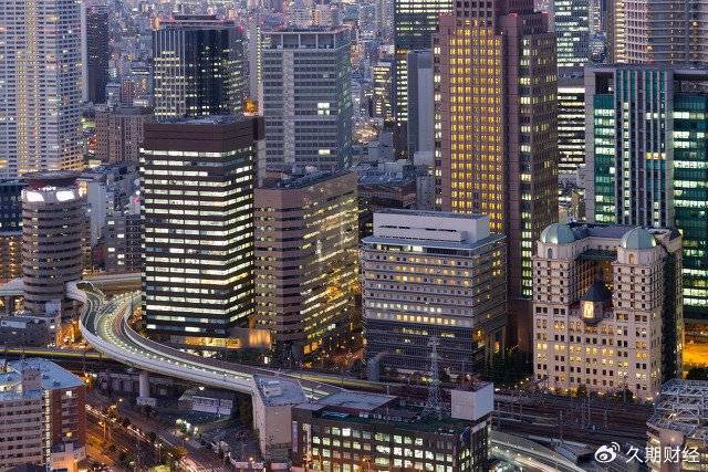 正荣地产控股：4月至今公司新增未偿到期债务本金合计6.47亿元