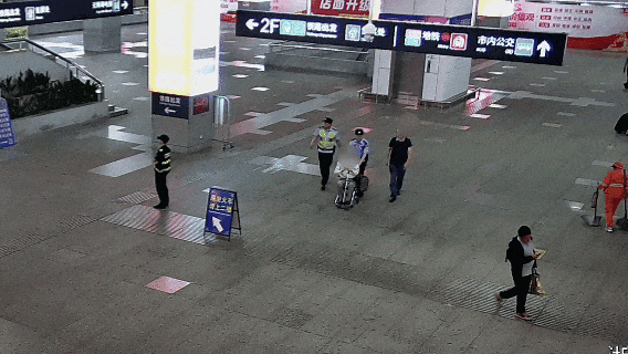 92岁老人刚到杭州就惊动警方！曾在浙大求学数十年，坐轮椅坚持回母校看看